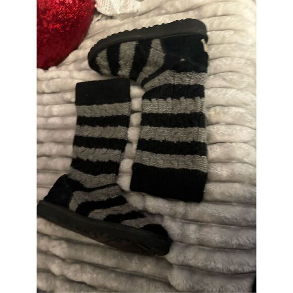 UGG cardy knit black grey striped sweater boots slippers - Picture 1 of 8